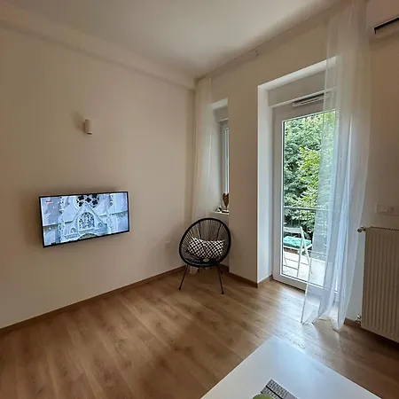 West Station Apartment *